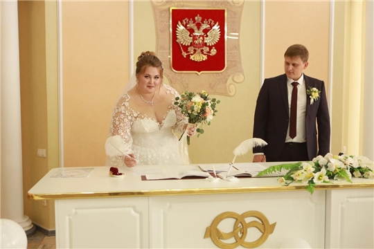 Открыт «осенний парад» свадеб во Дворце бракосочетания города Алатыря