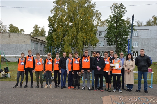 В Алатыре официально завершен III традиционный турнир по миди-футболу, посвященный памяти выпускника СОШ № 2 Эдуарда Гарцева, погибшего при исполнении воинского долга в Чечне