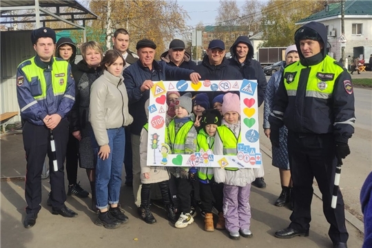 В преддверии Дня автомобилиста состоялась акция - напоминание для водителей о соблюдении правил дорожного движения