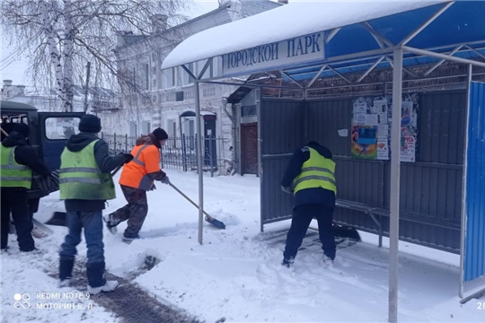 В Алатыре с раннего утра расчищают дороги