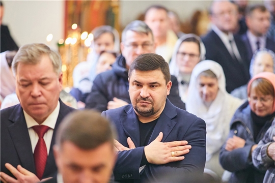 Глава администрации города Алатыря Д.В. Трифонов принял участие в литургии в честь 10-летия Алатырской епархии