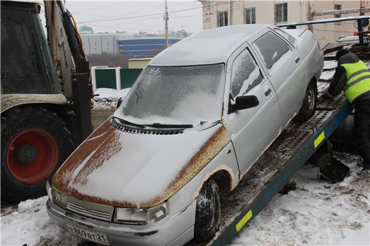 В городе продолжается эвакуация брошенных машин