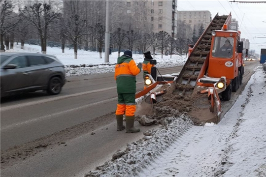 В Чебоксарах работы по содержанию дорог ведутся круглосуточно