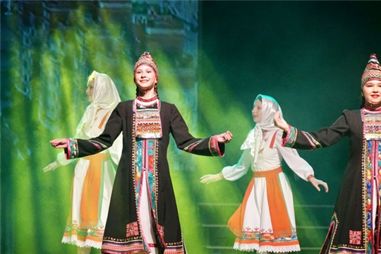 Этнографический спектакль «Волга объединяет народы»