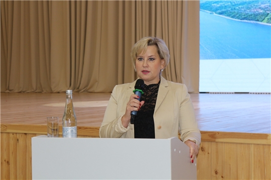 Елена Сахарова провела совещание с директорами школ