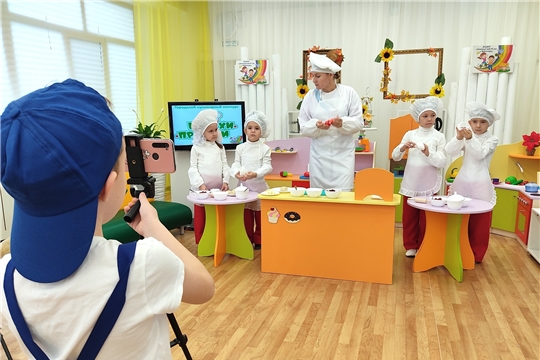 Дошкольники готовятся к городскому кулинарному конкурсу «Крохи-Профи»