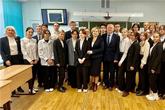 В школах города Чебоксары стартовала Неделя патриотических мероприятий по увековечиванию памяти строителей Сурского и Казанского оборонительных рубежей