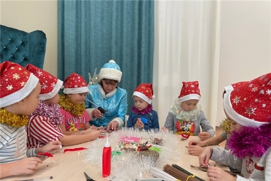 В детских садах города Чебоксары работают "Мастерские Деда Мороза"