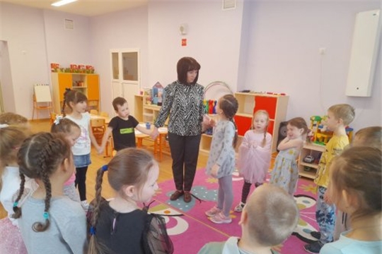 В детских садах города Чебоксары проводятся игровые тренинги на развитие коммуникативных навыков дошкольников