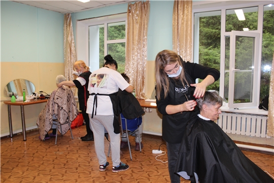 Чебоксарские парикмахеры провели благотворительную акцию для беженцев