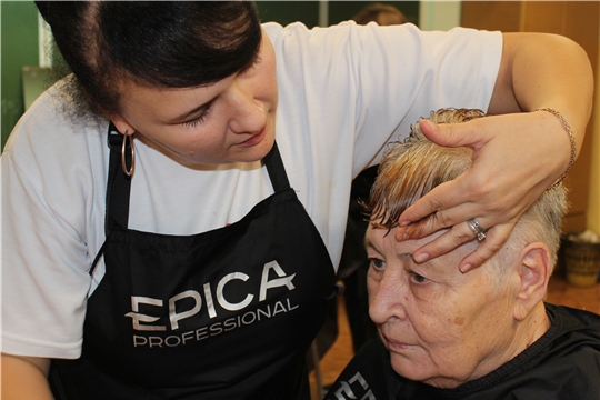 Более 160 пожилых людей воспользовались акцией от чебоксарских парикмахерских