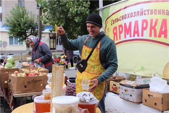 Всё больше чебоксарцев посещает ярмарку «Дары осени»