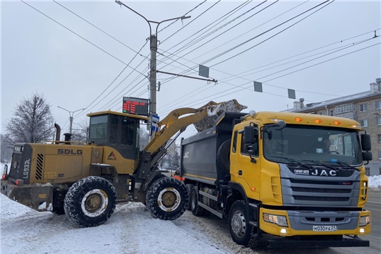 С чебоксарских дорог вывезено более 6,2 тысяч куб.м снега