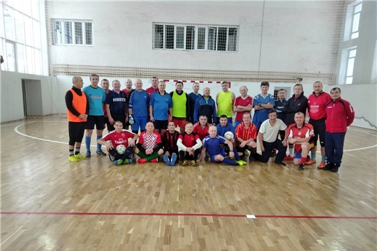 Нацпроект "Демография": в Чебоксарах регулярно проводятся турниры по мини-футболу среди ветеранов 60 лет и старше