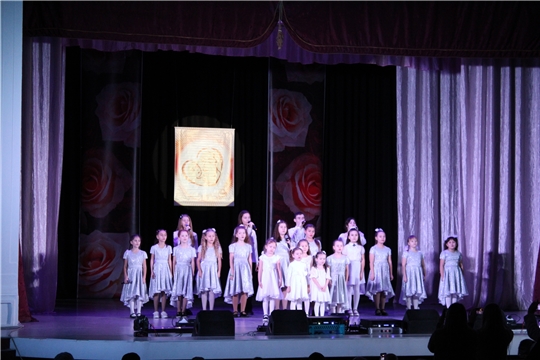 В городском Дворце культуры города Канаш состоялся большой праздничный концерт, посвященный Дню матери