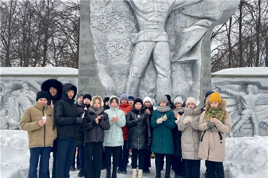 Обучающиеся МБОУ "СОШ№7" присоединились к патриотической акции «900 свечей».