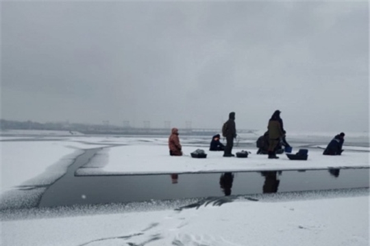 Спасение рыбаков с оторвавшейся льдины