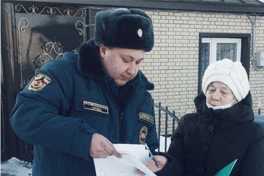 В ходе профилактического рейда в жилом секторе с. Яльчики особое внимание уделялось на исправность печного отопления и электрохозяйства в домах, хозяйственных постройках и банях