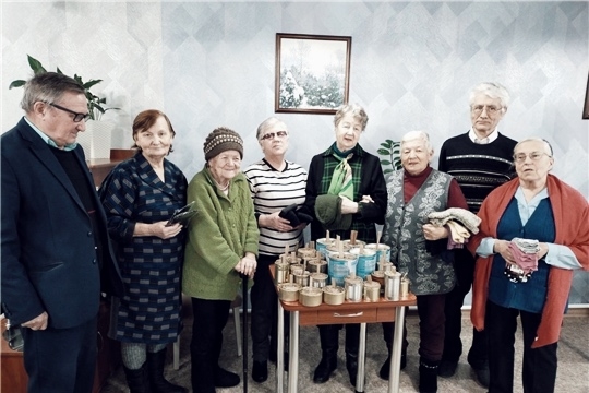Шумерлинские пенсионеры изготовили первую партию окопных свечей для солдат в зоне СВО