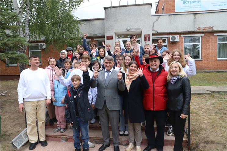 Олег Николаев "Атӑл ҫинчи тӗлпулусем" пĕтĕм халăхсен хушшинчи фестивале ҫитсе килнĕ