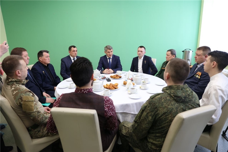 Глава Чувашии встретился с бойцами специальной военной операции