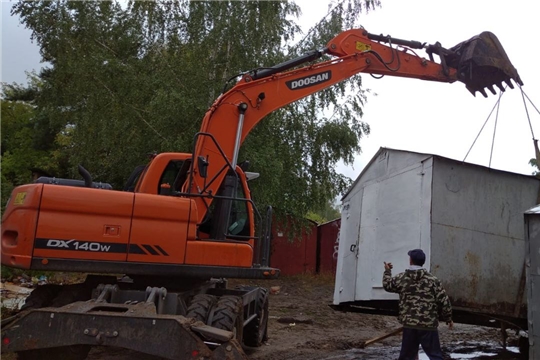 Администрация города Шумерля ведет работу по сносу (демонтажу) металлических гаражей, попадающих в зону строительства и охранную зону тепловых сетей