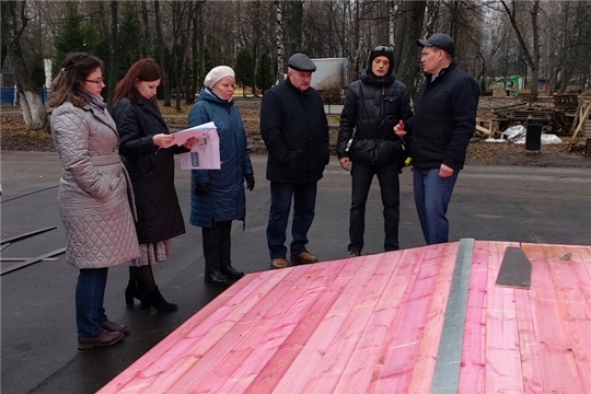 С членами Молодежного парламента города Шумерля обсудили функциональные возможности и безопасность при эксплуатации скейт-площадки в городском парке