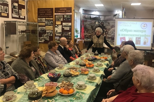 Совет ветеранов города Шумерля собрался в литературной гостиной ко Дню матери