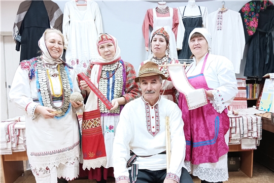 Библиотеки города Шумерля принимают активное участие в популяризации чувашской вышивки
