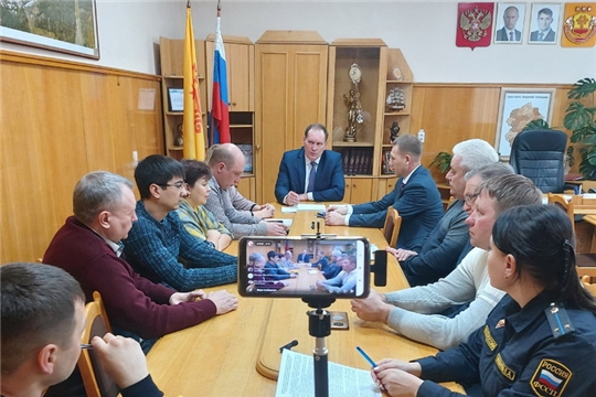 Глава администрации города Шумерля Валерий Шигашев в прямом эфире провел еженедельную планерку ЖКХ