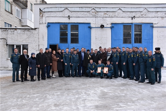 Шумерлинские спасатели МЧС принимали поздравления с профессиональным праздником
