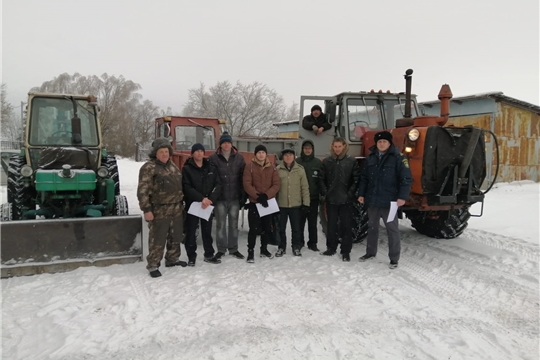 Экзамены трактористов в Алатырском технологическом колледже