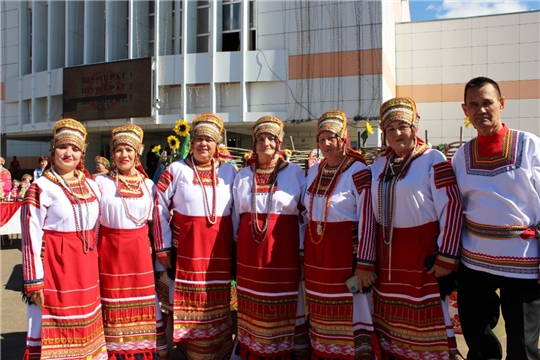 Мордовский народный фольклорный ансамбль «Горнипов» на межрегиональном национально-фольклорном празднике «Шумбрат!» в г. Ковылкино Республика Мордовия