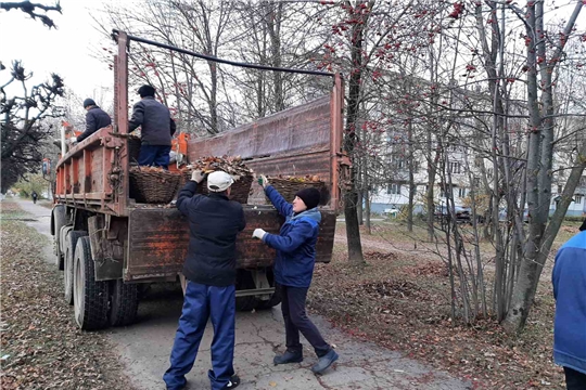 В Калининском районе г. Чебоксары продолжаются экологические субботники