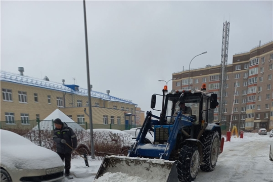 Управляющие компании Калининского района г. Чебоксары активно включились в работу по уборке снега