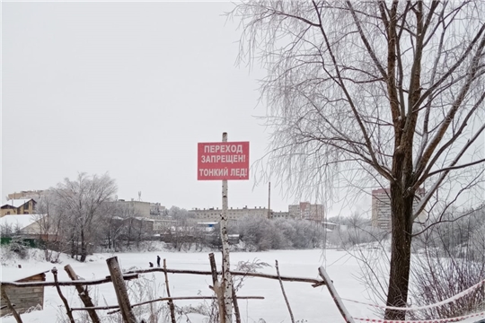 В Калининском районе проверили состояние предупреждающих аншлагов на водных объектах