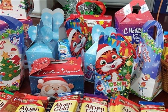 В преддверии Нового года в Чебоксарах стартовала акция "Шоколадный подарок в мешок Деда Мороза"