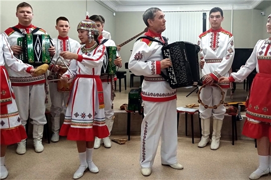 В Чебоксарской детской музыкальной школе №2 прошла творческая встреча с ансамблем «Эревет»