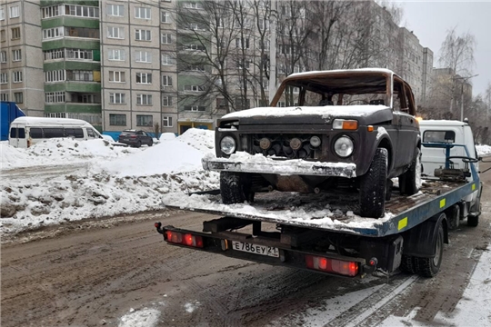 Эвакуация брошенных автомобилей, мешающих работе снегоуборочной техники