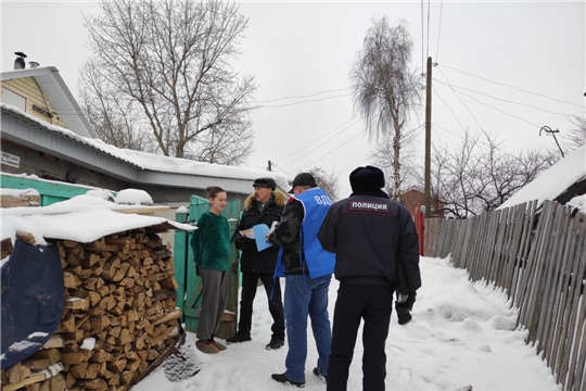 В частном секторе Калининского района продолжается профилактическая работа по предупреждению пожаров