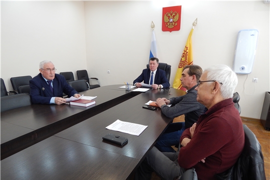 На планёрке с представителями служб ЖКХ Калининского района обсудили проблемы вскрытия самовольно установленных металлических гаражей