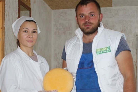 Выпускница «Школы фермера» Оксана Максимова успешно реализует полученные знания в сыроварении