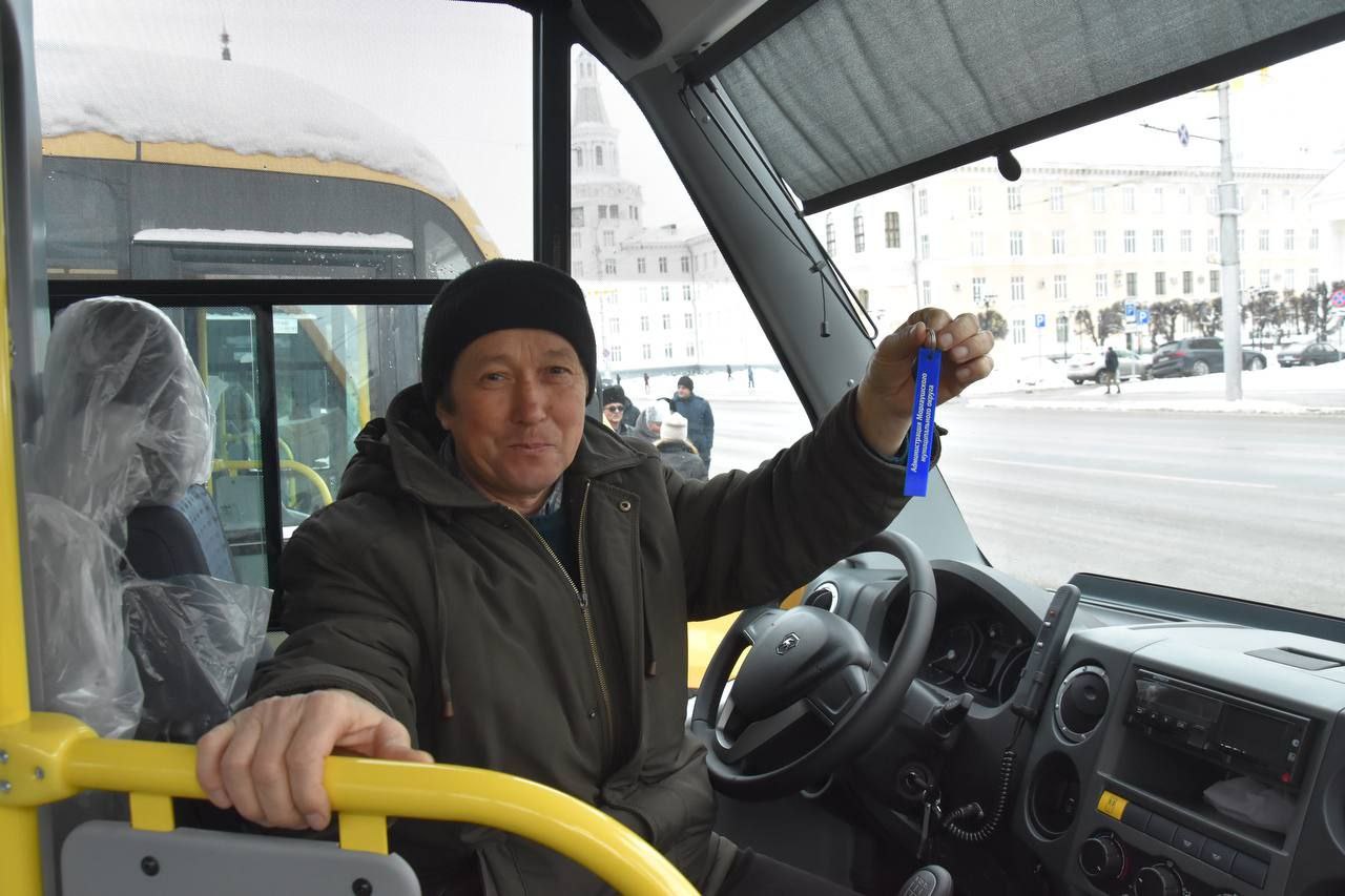 Парк школьных автобусов Канашского района обновился к новому году |  30.12.2022 | Канаш - БезФормата