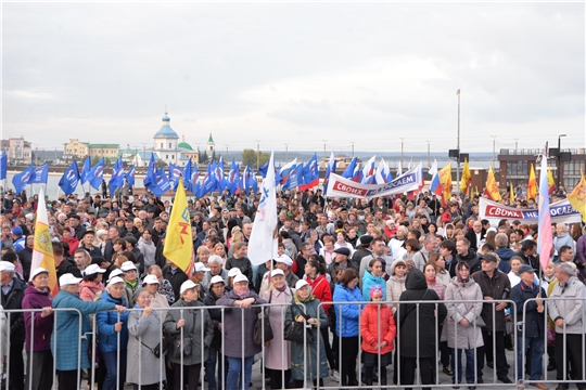 Сегодня сотрудники Контрольно-счетной палаты Чувашской Республики приняли участие в митинге в поддержку референдумов о вхождении в состав РФ, которые сегодня начались в ДНР, ЛНР, Херсонской и Запорожской областях