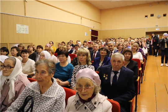 Педагогов Комсомольского района поздравили С Днем учителя