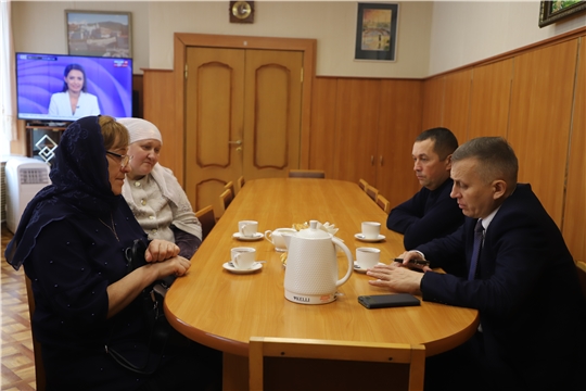 Глава администрации Комсомольского района Александр Осипов  встретился с матерями контрактников  погибших