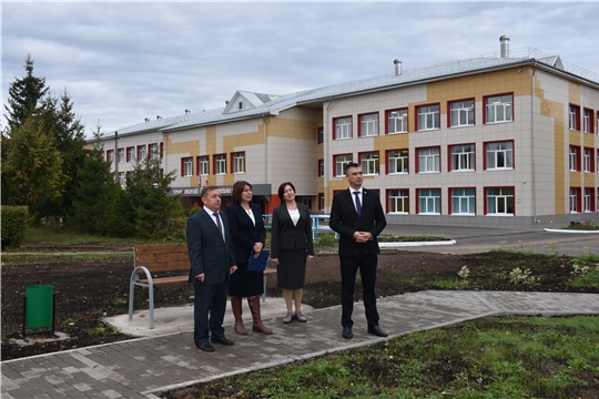 Красноармейский муниципальный округ с рабочим визитом посетил министр образования и молодежной политики Чувашской Республики Дмитрий Захаров