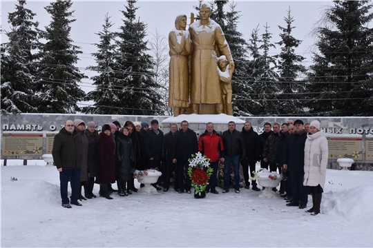 В Красноармейском муниципальном округе состоялось возложение венков к Монументу Славы