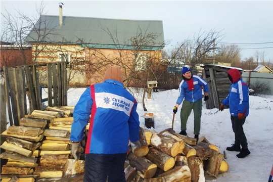 Сегодня, 21 января 2023 года отряд " Снежный заряд"   оказал помощь семье бойца СВО.