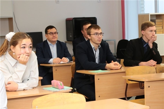 Заместитель министра сельского хозяйства Чувашии Сергей Фролов принял участие на классном часе «Разговоры о важном»